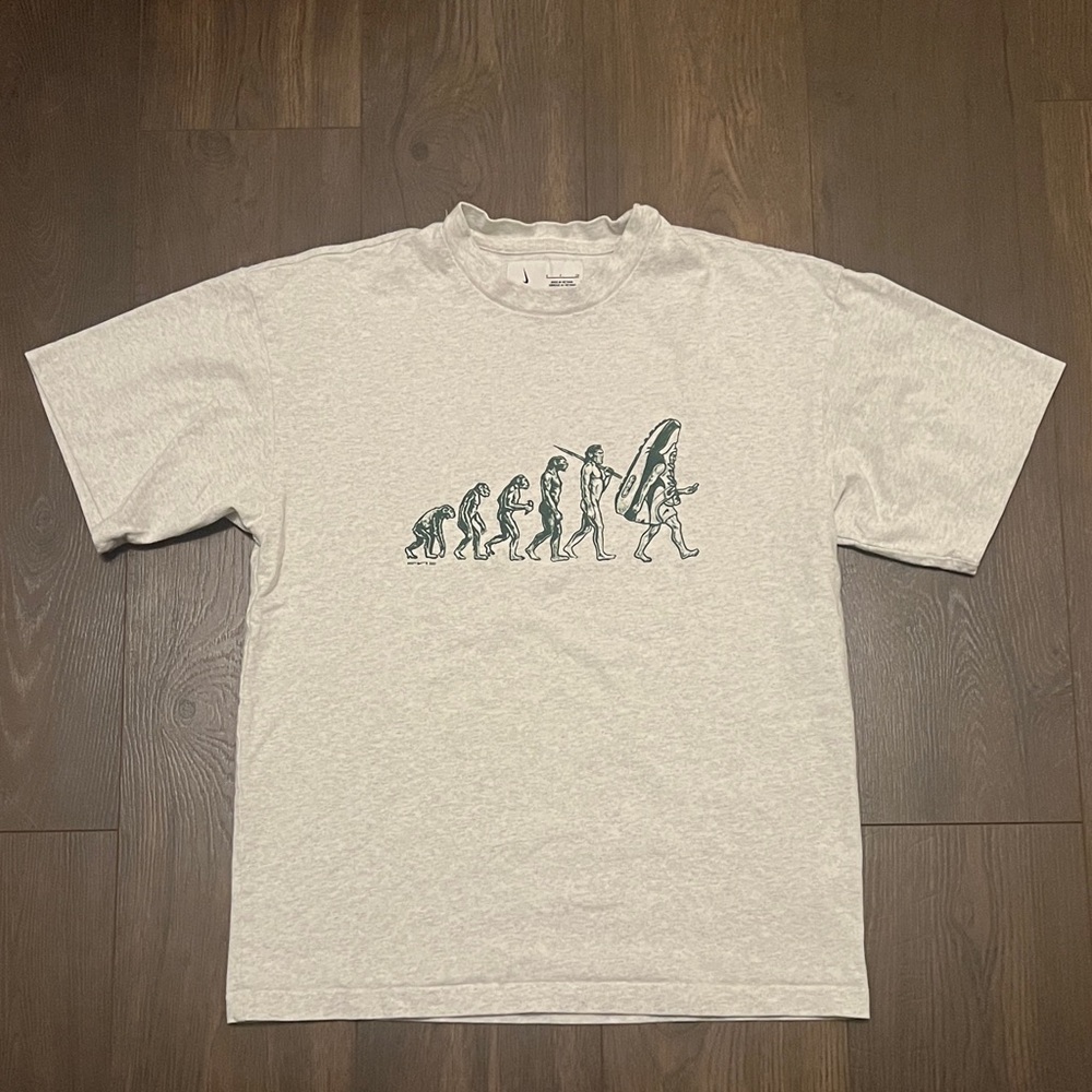 Nike Light Gray Evolution Graphic Tee. Men’s Small